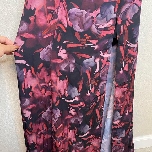 Fame and Partners Abstract Print Open Back Gown w/ Slit Wedding Guest | Size 0 - Picture 10 of 10